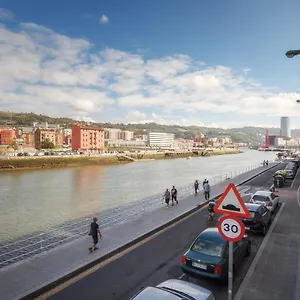 https://luminoso-con-vistas-a-la-ria-de-bilbao.bilbaohotelsspain.com
